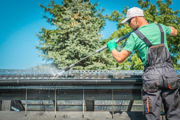 Gutter-Cleaning-in-Apollo-Beach-FL