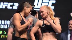 Top 10 Best Female UFC Fighters 2021 - SportsGeeks