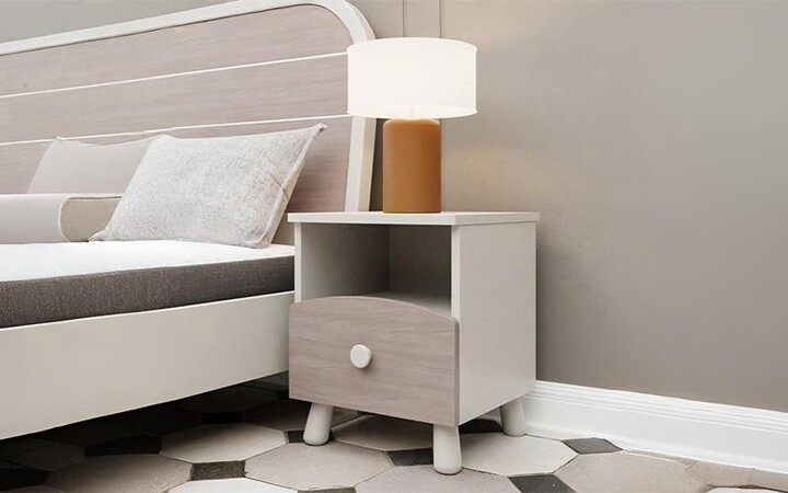 Do You Really Need a Bedside Table? Here’s When It Makes a Difference