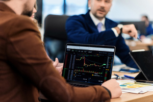 Top 10 Instant Funding Prop Firms for Traders in 2025