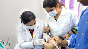 How To Find Dentist For Dental Checkup in Noida