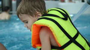 Swim Vests vs. PFDs for Toddlers: Key Differences in Safety &amp; Development