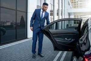 Why Chauffeur Services Are the Ultimate Solution for Business Travelers in Dubai