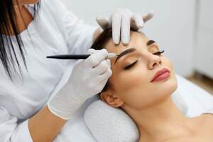 Professional Eyebrow Tinting Services Available in Texas