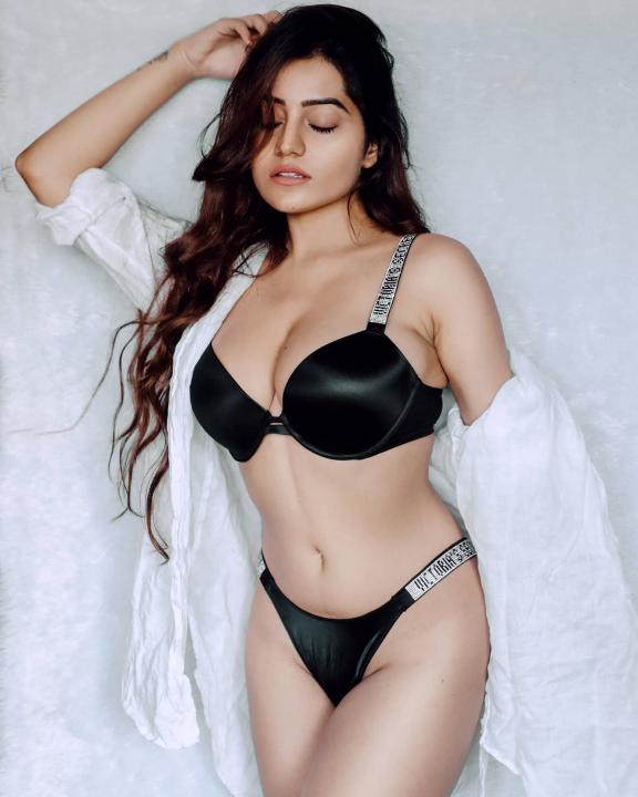 Hyderabad Escorts Let Your Blessing From Hyderabad Beauties