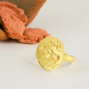 How to Choose the Perfect Gold Signet Ring for Women?