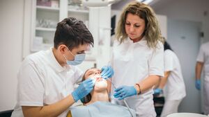 Pourquoi une consultation d\u2019implant dentaire \u00e0 Gen\u00e8ve est-elle indispensable ?