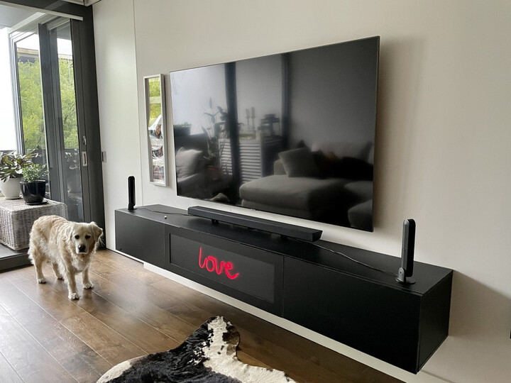 Space-Saving TV Cabinet with Drawers for Extra Storage