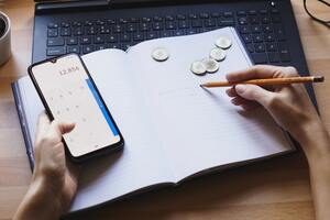 Expense Tracker Features to Boost Your Budget Planner and Debt Management Efforts