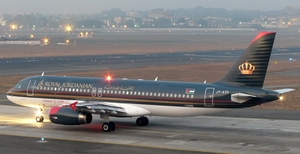 \u00bfC\u00f3mo puedo llamar a alguien en Royal Jordanian Airlines?