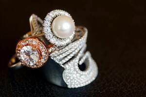 Gemstone Engagement Rings: A Colorful and Meaningful Expression of Love