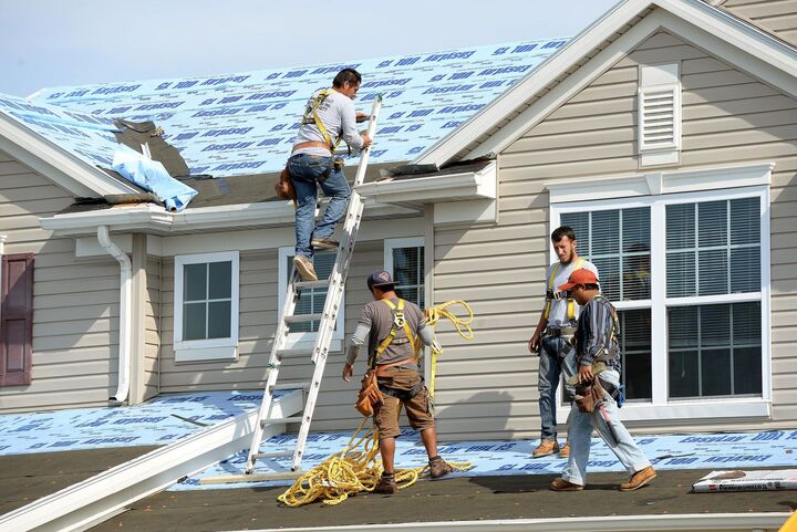 What Are The QualifiCations Of A Roofing Contractor Bronx NY?