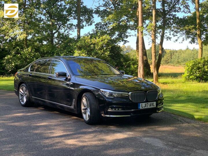 Is Booking a Black Car Service in Dallas Worth It for Weddings and Anniversaries?