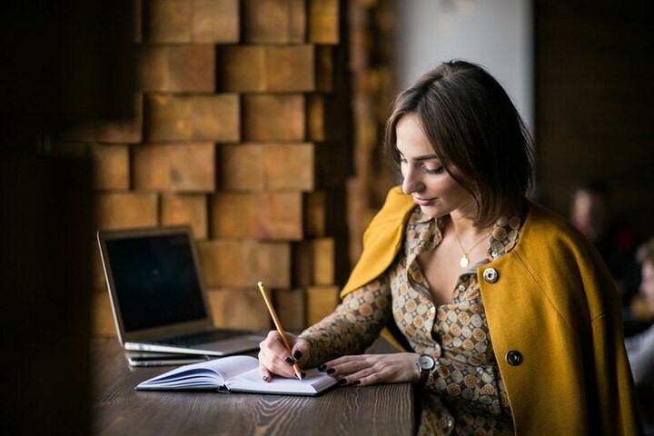 Balancing Work & Study: How Dissertation Writing Services Can Help