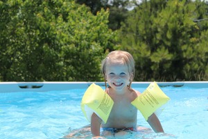 Do Swim Vests Help Teach Swimming? \u00a0
